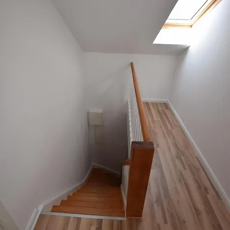 Alexandra Apartment *