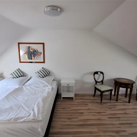 Alexandra Apartment *